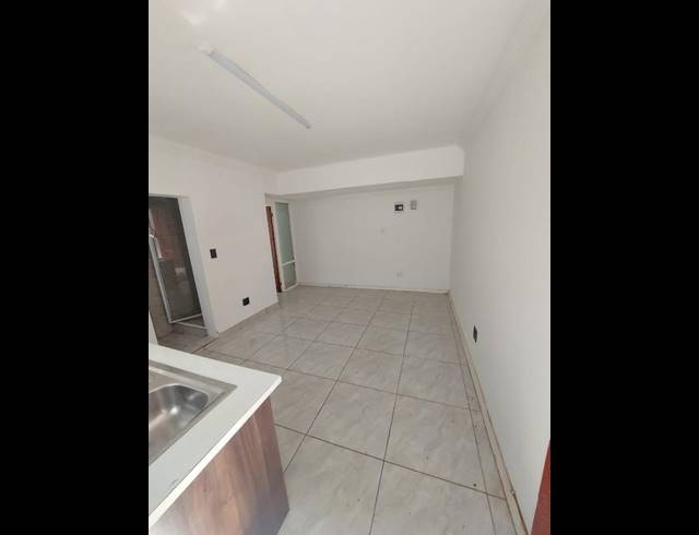 1 BEDROOM PROPERTY TO RENT IN GOODWOOD CENTRAL